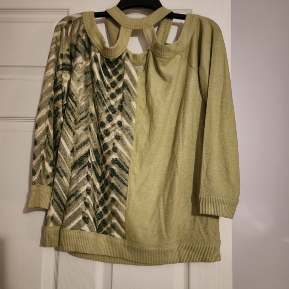 Sweater - Picture 2 of 3